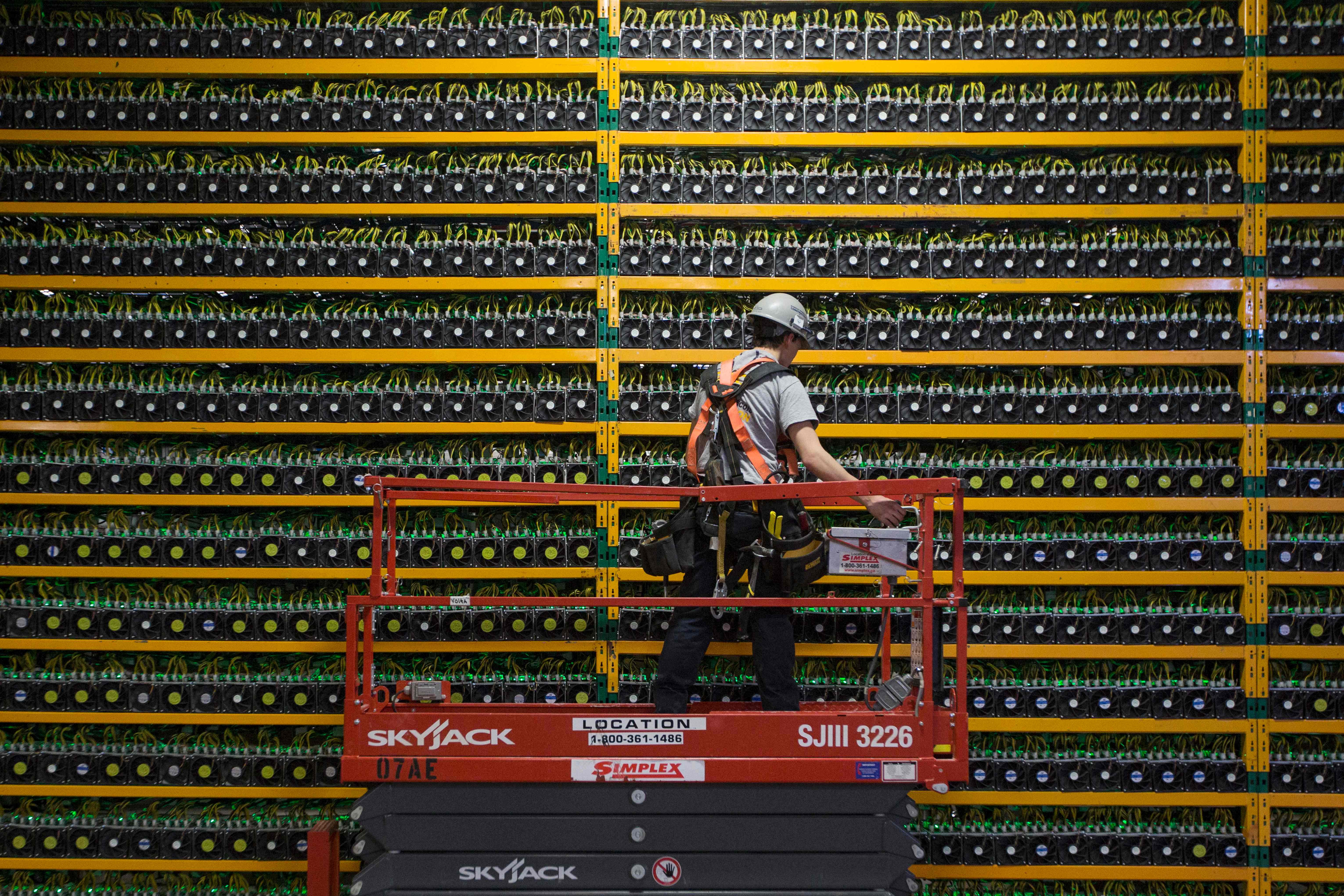Quebec halts cryptocurrency mining projects as it considers restricting  operations - The Globe and Mail