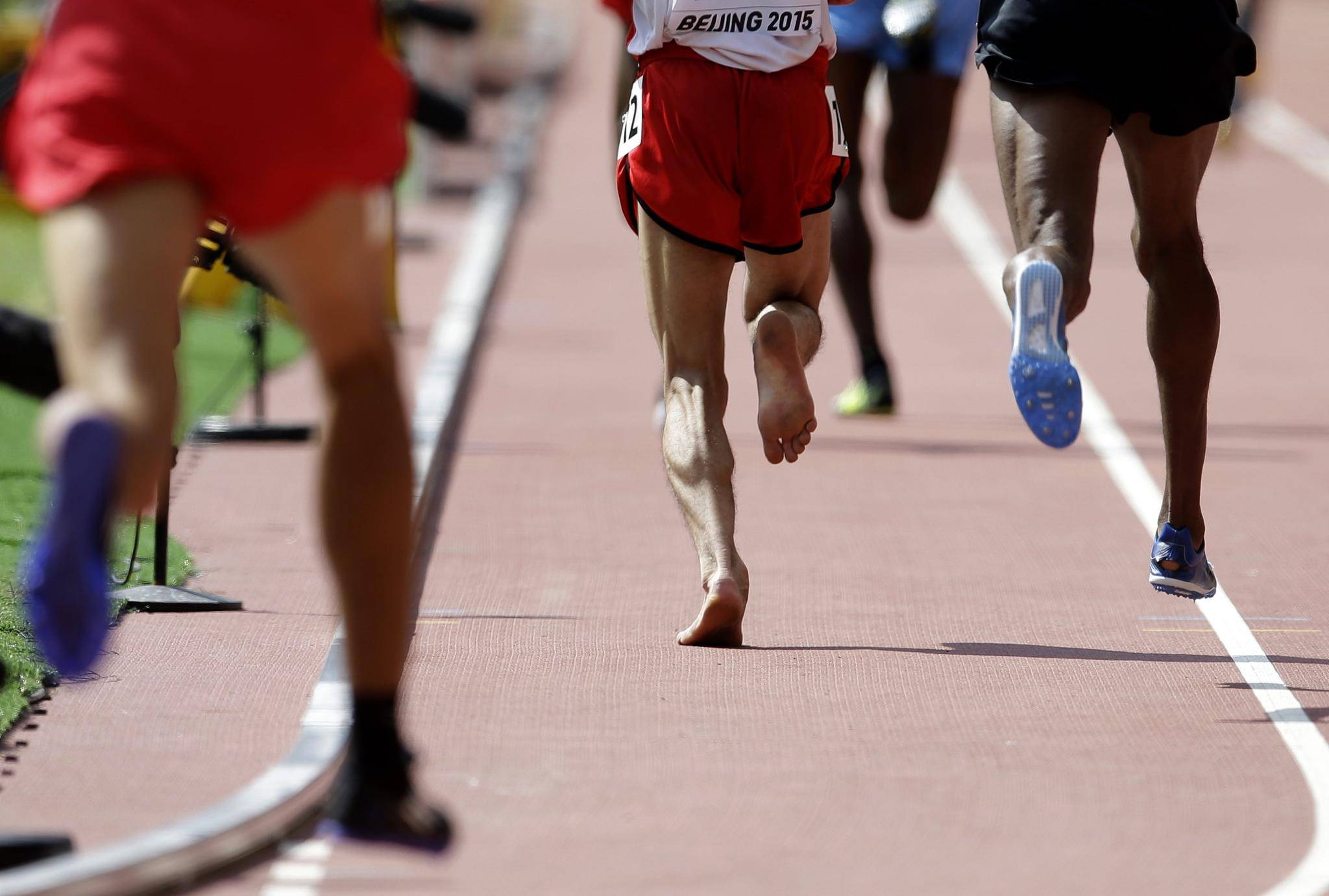 Running Barefoot vs. Shoes