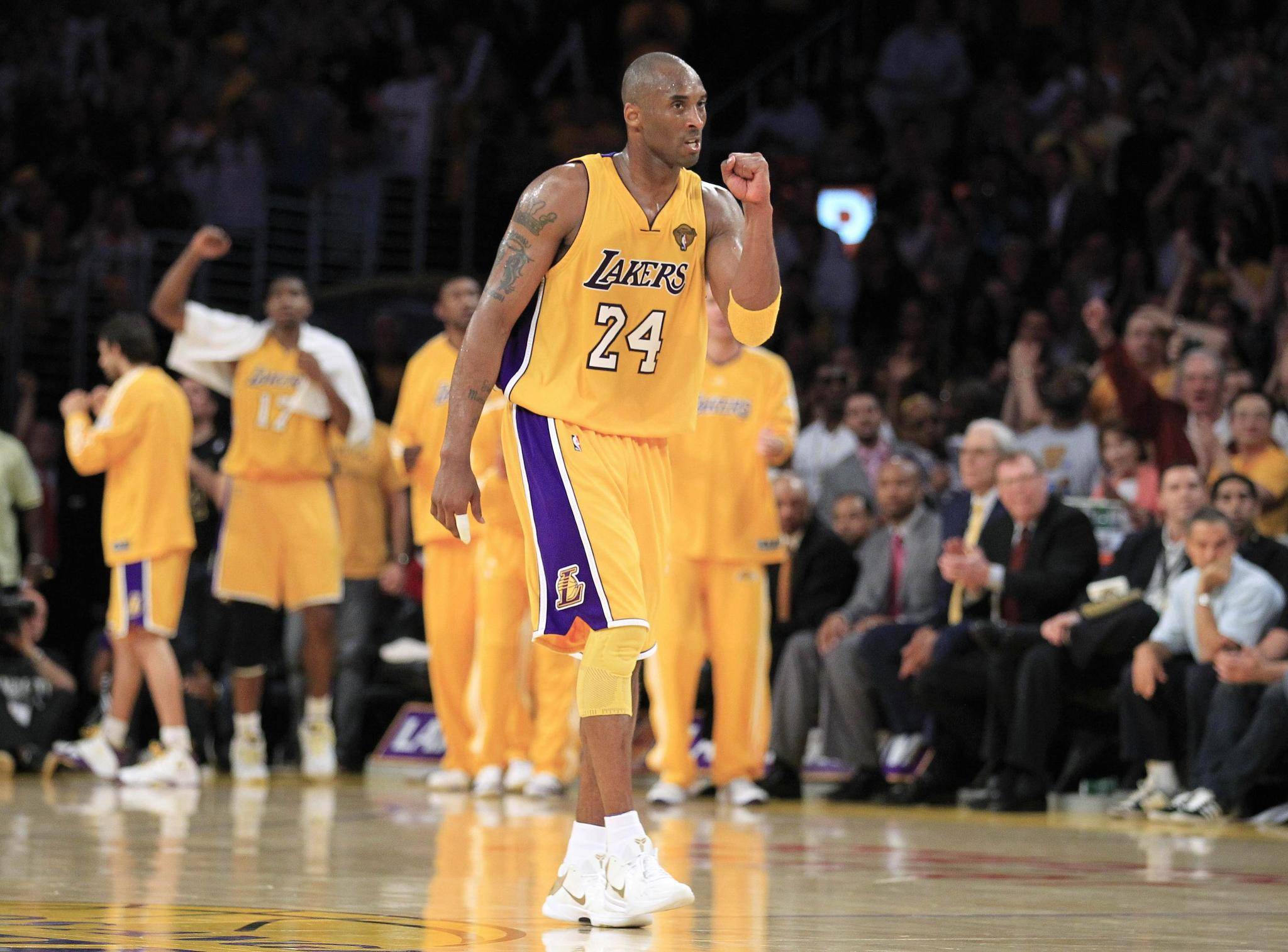 Lakers: Watch Kobe Bryant's 2015-16 Post Up Clinic (Video)